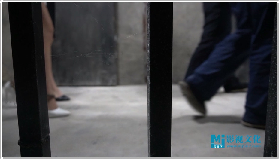 【MJ影视】被押赴刑场的吊带美女