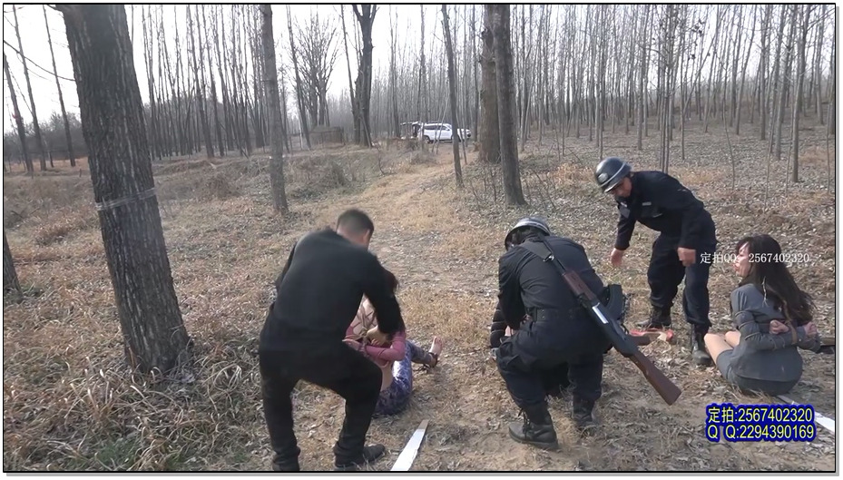 【MJ影视】野外惊魂 这是一场野外五花捆绑脚镣被枪决的三位漂亮美女