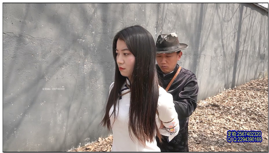 【MJ影视】铮铮铁骨 民国女大学生被特务捆到大树上暴晒又被押进刑房吊起来走绳三角木