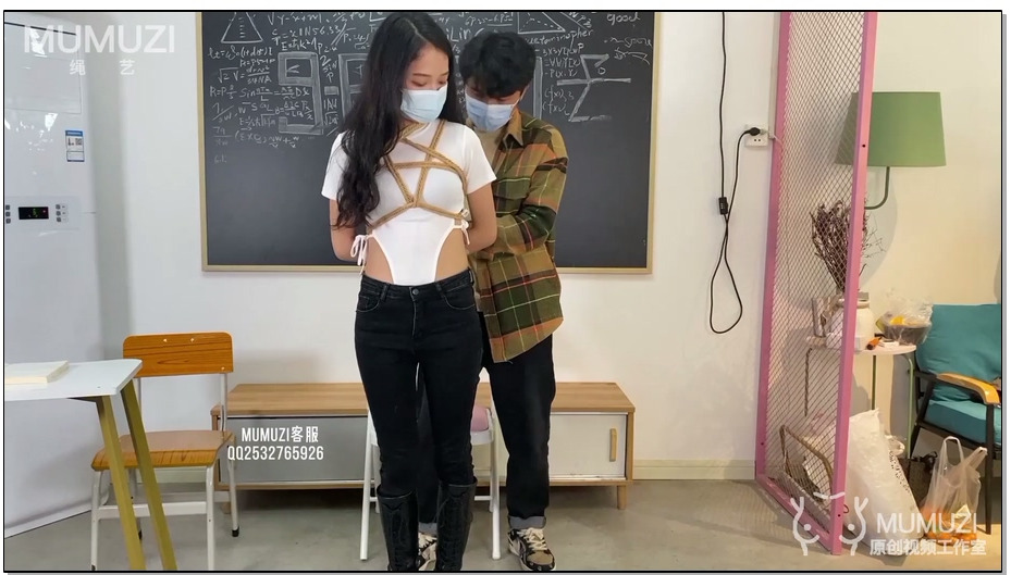【MUMUZI】我的老师系列——栗子连体衣、紧身裤绑在凳子上挣扎！棒棒震动 口球堵嘴