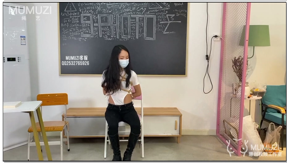 【MUMUZI】我的老师系列——栗子连体衣、紧身裤绑在凳子上挣扎！棒棒震动 口球堵嘴