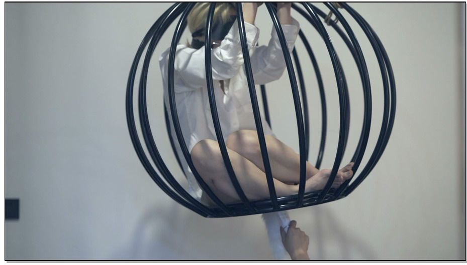 【喵宁酱】各种的新鲜尝试，后手吊缚，水中，滴蜡，P机等。小妹妹不抗拒，预示着下次