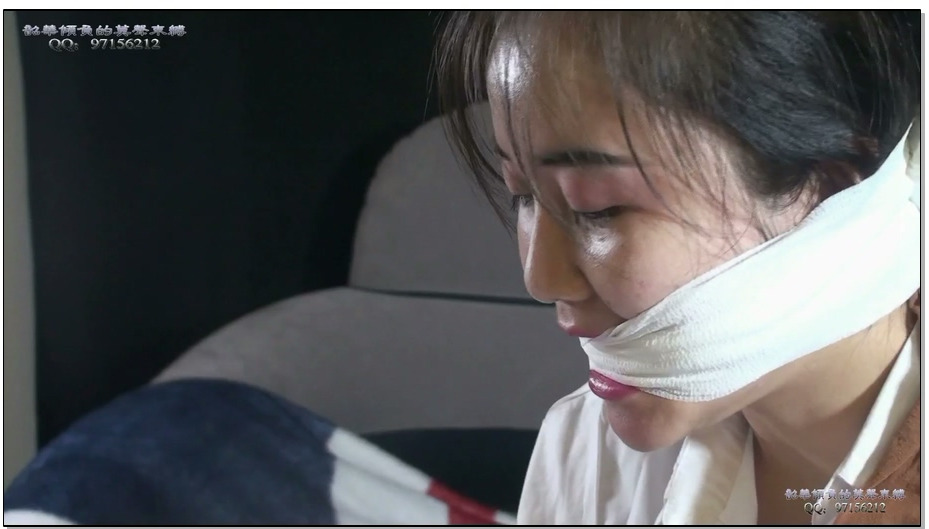 【美束咖啡】美女学生装和OL装接受各种严密堵嘴朗读,手扣,口水疯狂流出,超性感口部大…