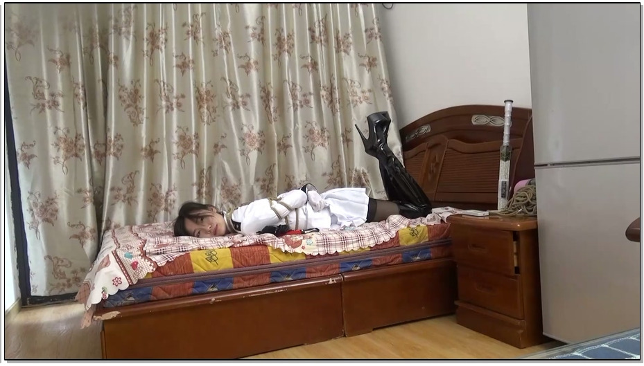 【美束映画】小鱼COS女提督 过膝长鞋五花捆绑