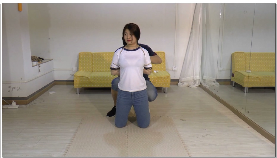 【美束映画】两个小模特五花，反铐，押解，打屁股等