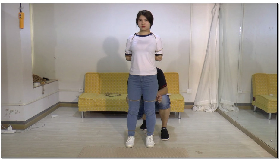 【美束映画】两个小模特五花，反铐，押解，打屁股等