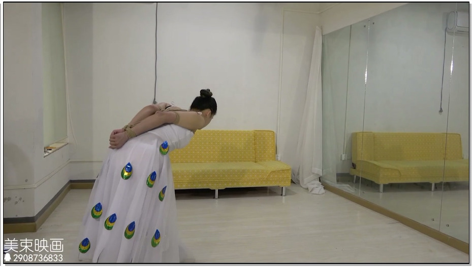 【美束映画】民族舞学生小姜。身材挺拔却又舞姿优美