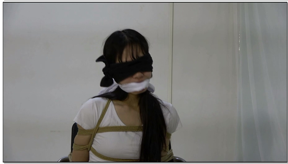 【美束映画】小luoli珊珊被入室抢劫紧缚捆绑 上