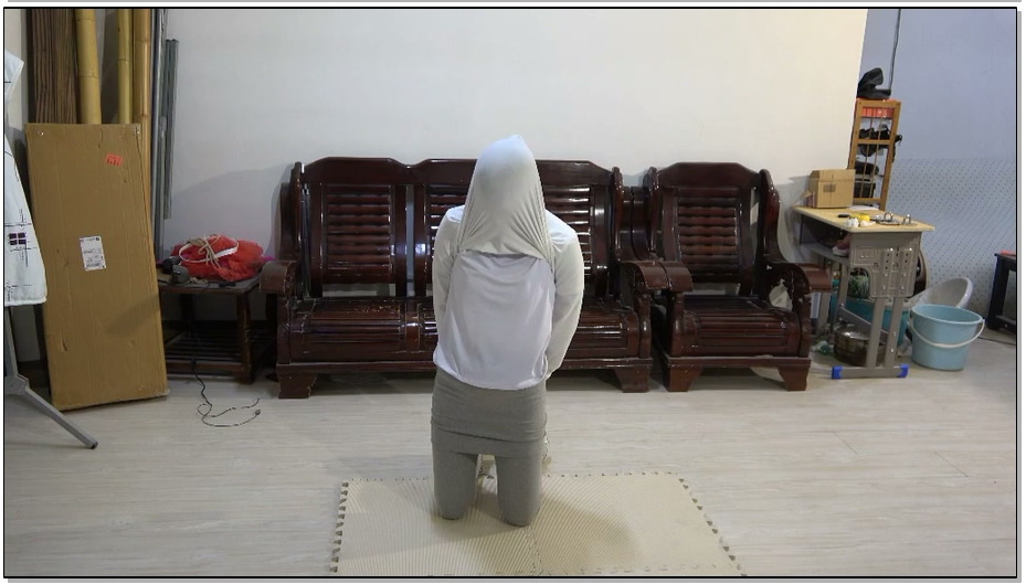 【美束映画】大学生小玉2 反扭抓捕，胶带堵嘴，扎带押解，反铐脚镣，五花大绑，驷马挣…