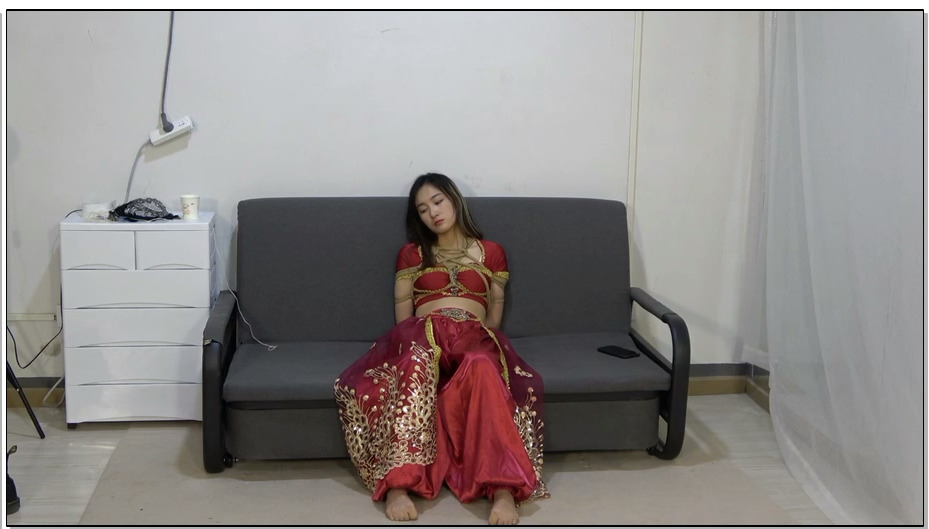 【美束映画】古装妹子的遭遇 驷马,双手吊绑,白丝袜堵嘴,挠脚