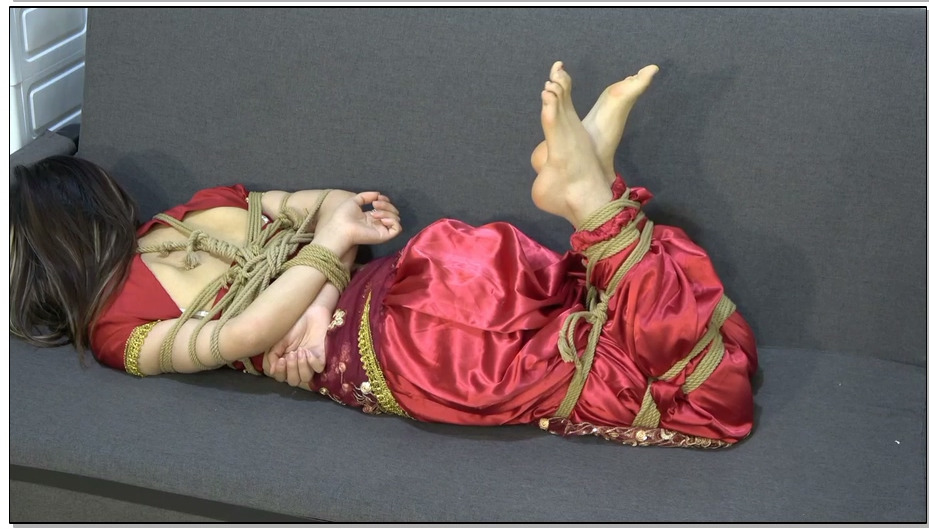 【美束映画】古装妹子的遭遇 驷马,双手吊绑,白丝袜堵嘴,挠脚