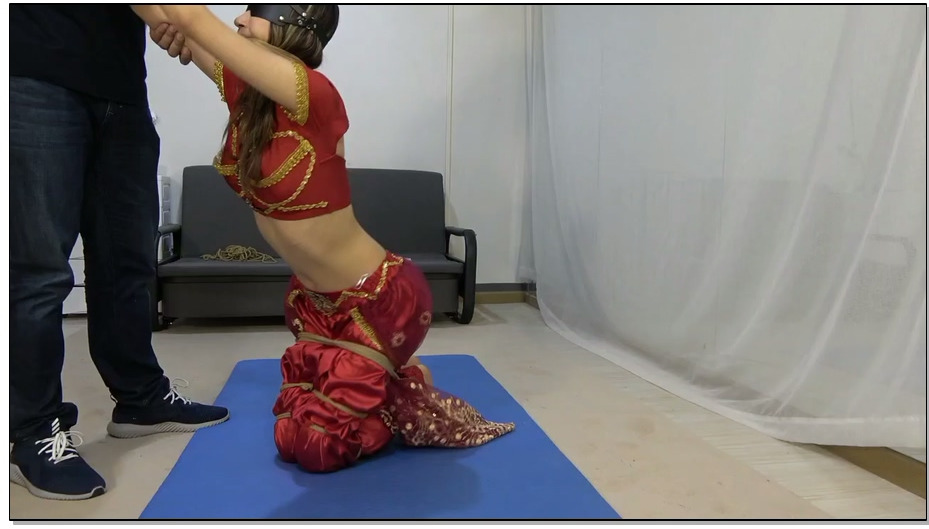 【美束映画】古装妹子的遭遇 驷马,双手吊绑,白丝袜堵嘴,挠脚