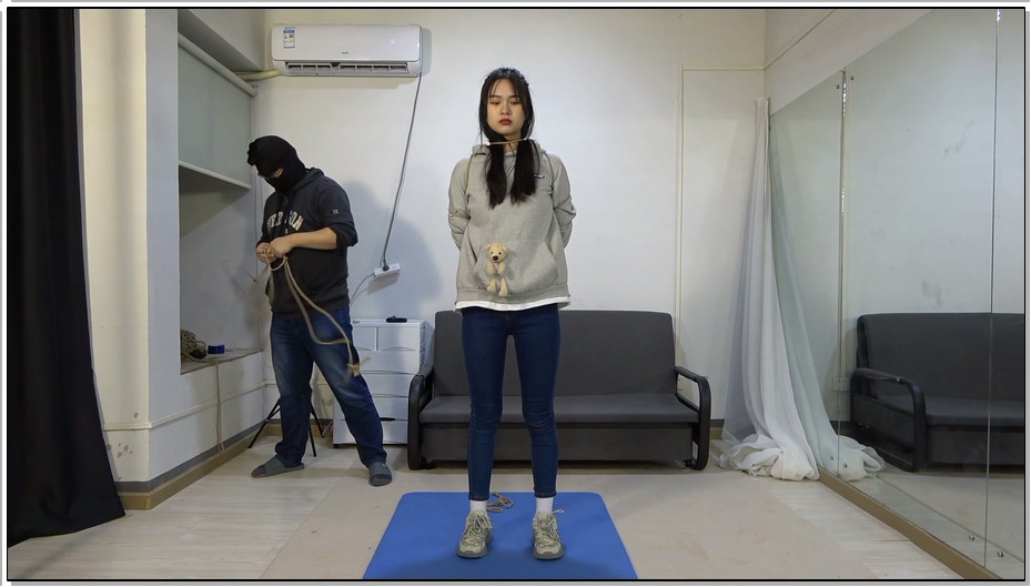 【美束映画】美女阿荣休闲运动装反铐，反扭，捆绑