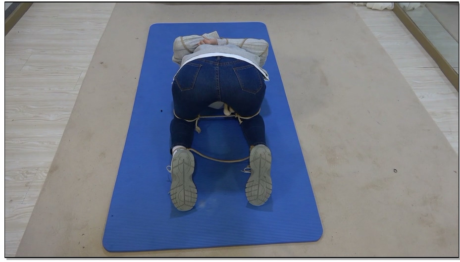 【美束映画】美女阿荣休闲运动装反铐，反扭，捆绑