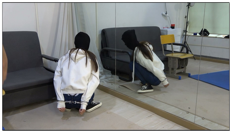 【美束映画】然然 反扭抓捕镣铐捆绑押解 人长的漂亮，身材很棒，柔韧性不错，拍摄也很..