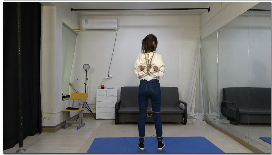 【美束映画】然然 反扭抓捕镣铐捆绑押解 人长的漂亮，身材很棒，柔韧性不错，拍摄也很..