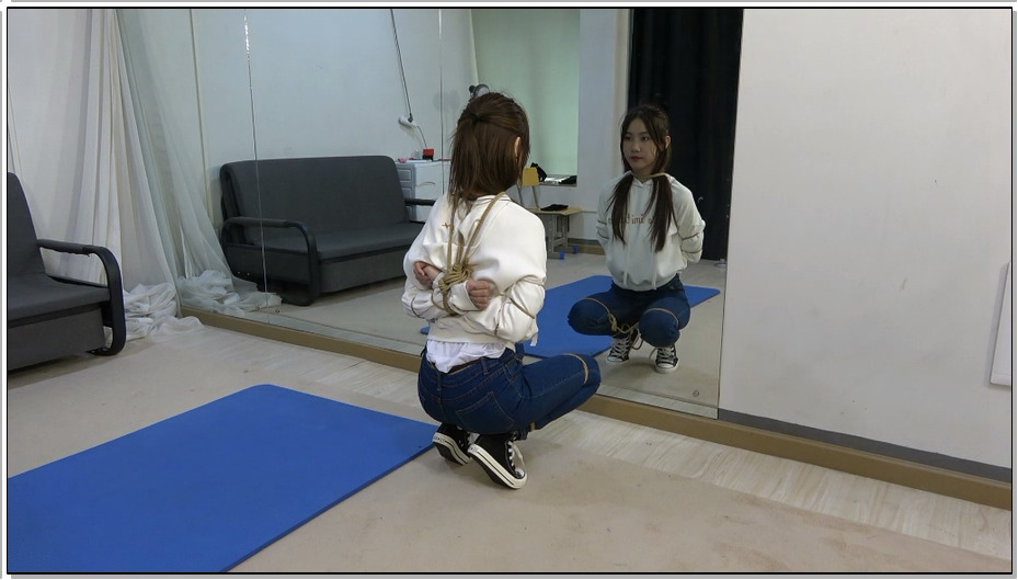 【美束映画】然然 反扭抓捕镣铐捆绑押解 人长的漂亮，身材很棒，柔韧性不错，拍摄也很..