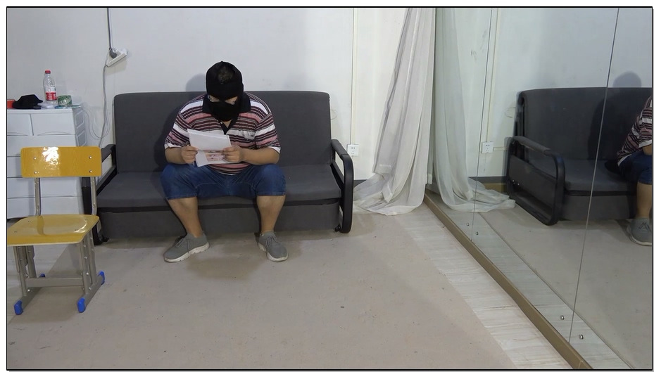 【美束映画】笑容甜美的然然，长相酷似一位女演员，素颜颜值也是很抗打。一身邻家学生