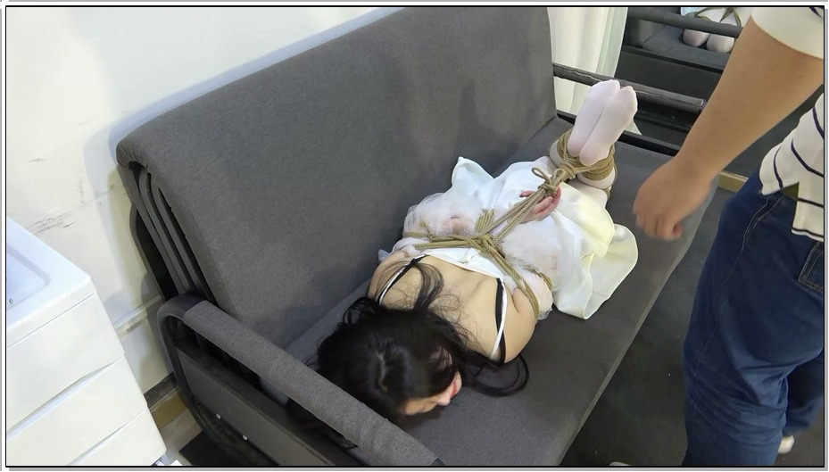 【美束映画】变态与美女间的故事 小狐狸驷马捆绑挠脚