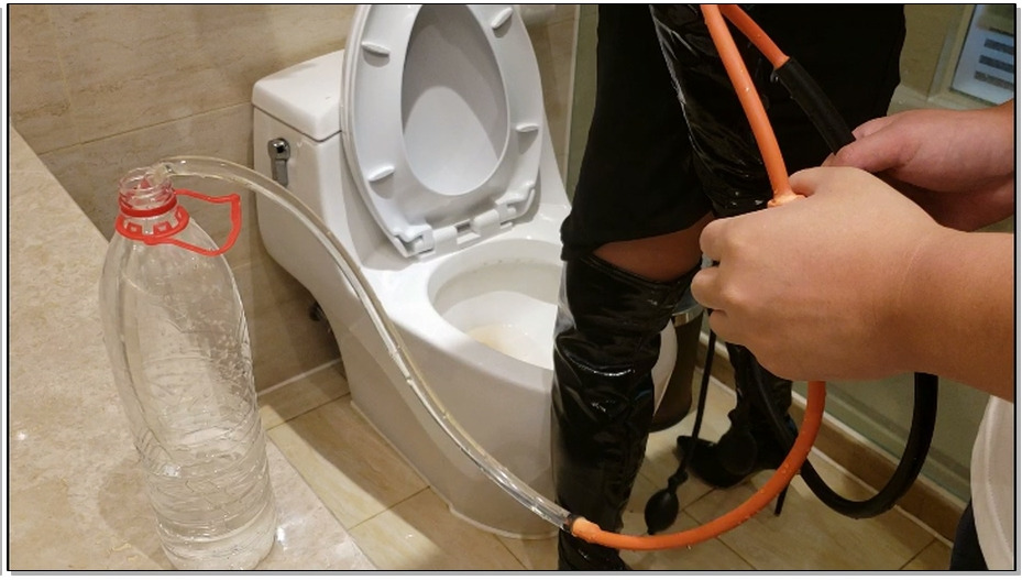 【曼陀罗】日常给母狗灌肠