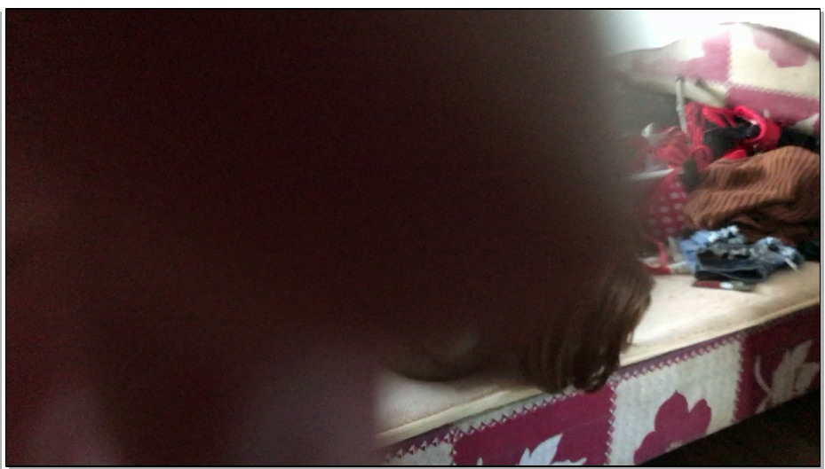 【皮革的拘束】直臂并肘缚,肉色丝袜高跟,黑胶布封嘴,黑色加白色丝袜套头,塑料袋窒息鞭打