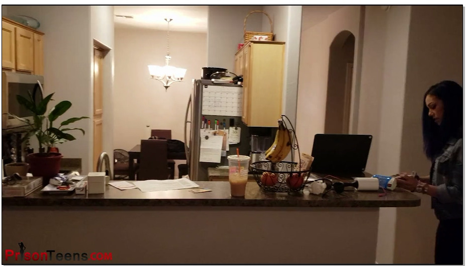 【年轻女犯】Nikki Darling 被捕2