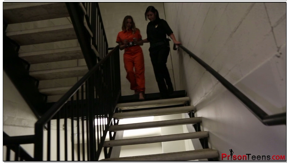 【年轻女犯】Reneep被捕押解关押三部 2
