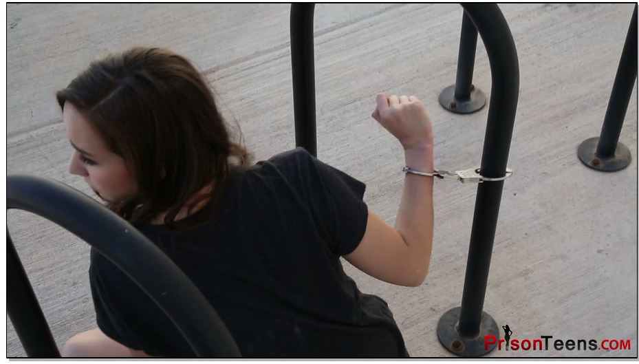 【年轻女犯】PeachMarie被捕两部 1