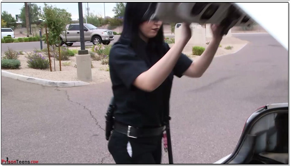 【年轻女犯】单车少女Cindy Lou被捕