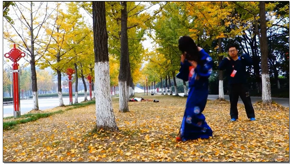 【倾颜阁】铺满落叶的路边捆绑四马