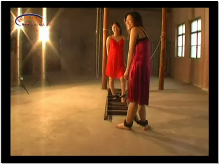 【锐度主张】妍妍和琳琳 连衣袜口球紧缚