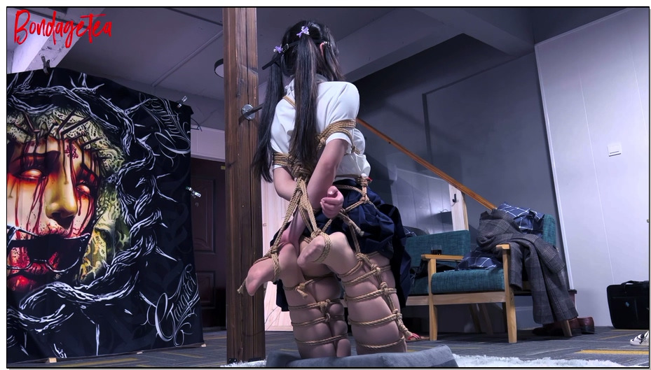 【绳精病】女学生紧缚罚跪乖乖等待主人的训练培养