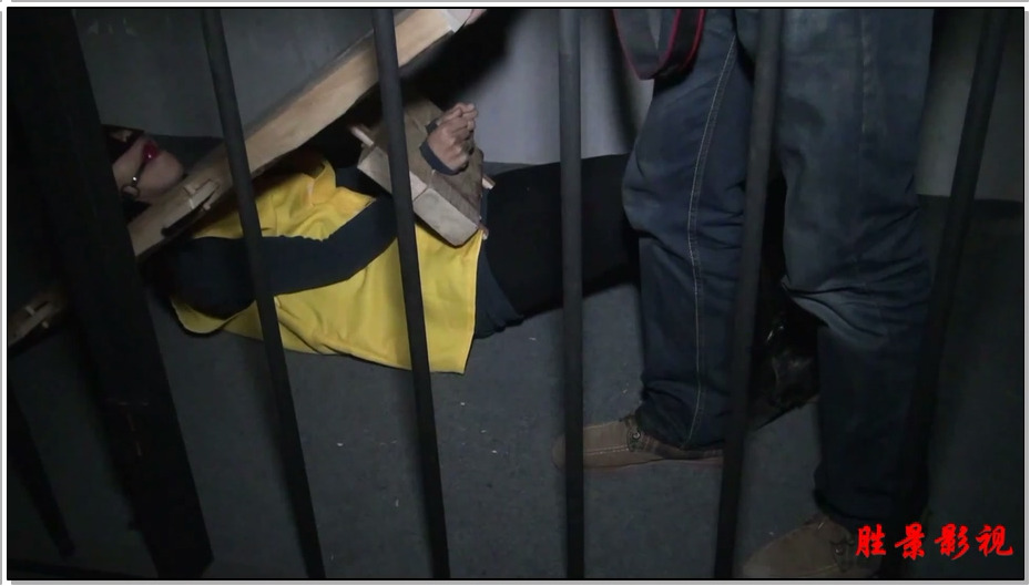 【胜景山庄】女M巨型囚枷禁锢过夜