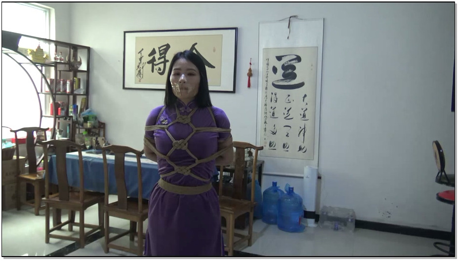 【胜景影视】严密堵嘴，强制戴上不锈钢颈枷