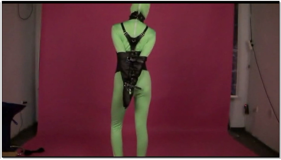 【胜景影视】新模体验全套金属贞操带