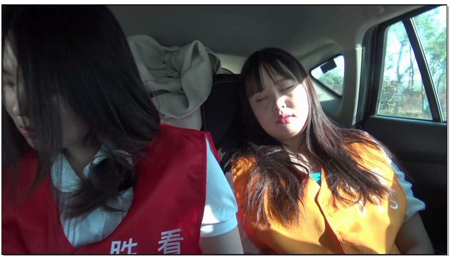 【胜景影视】镣铐双女犯押解 下集来了，双女犯戴手铐，脚镣押解