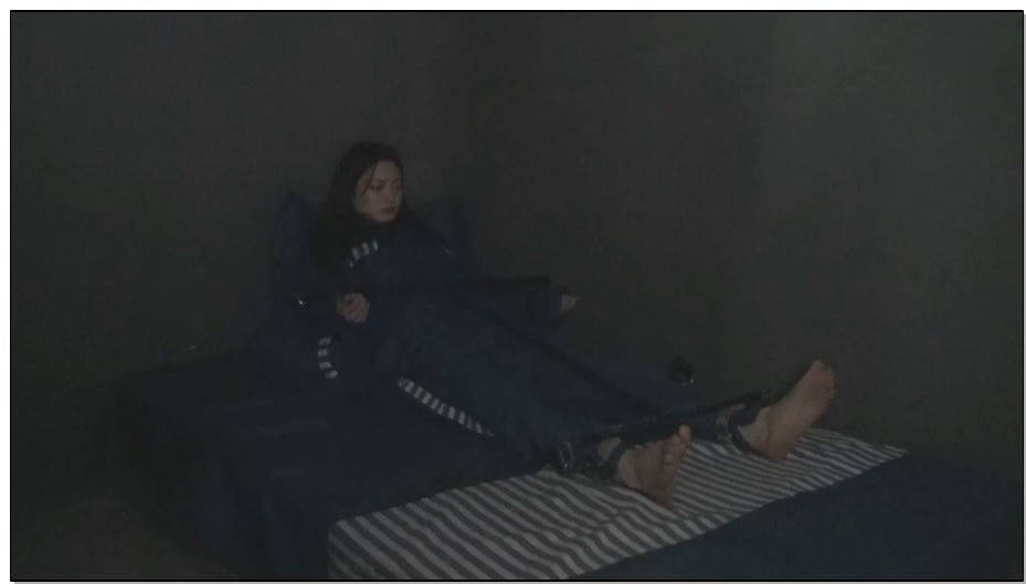 【胜景影视】女犯行刑前的等待 下 死刑前夜女犯被捆绑插标在牢房里很痛苦的一夜