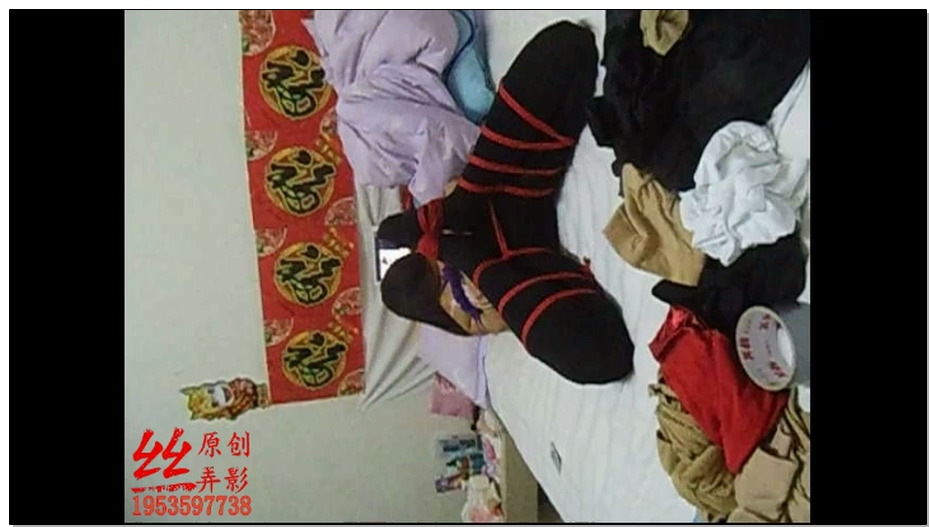 【丝弄影】小情人家中遭遇驯马紧缚丝袜胶布，最后还有呼吸面罩 丝袜蒙面堵嘴