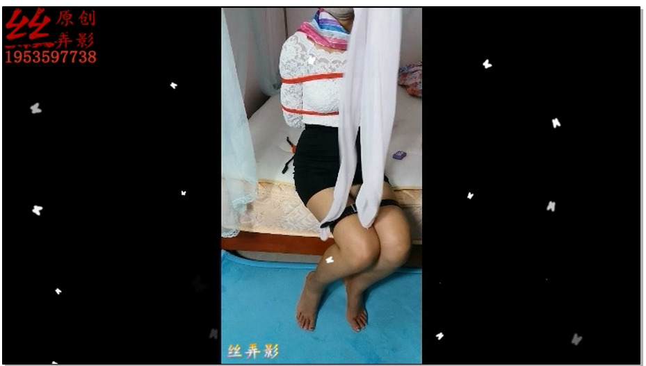 【丝弄影】肉粉色开档丝袜加原味内裤套头堵嘴捆绑 