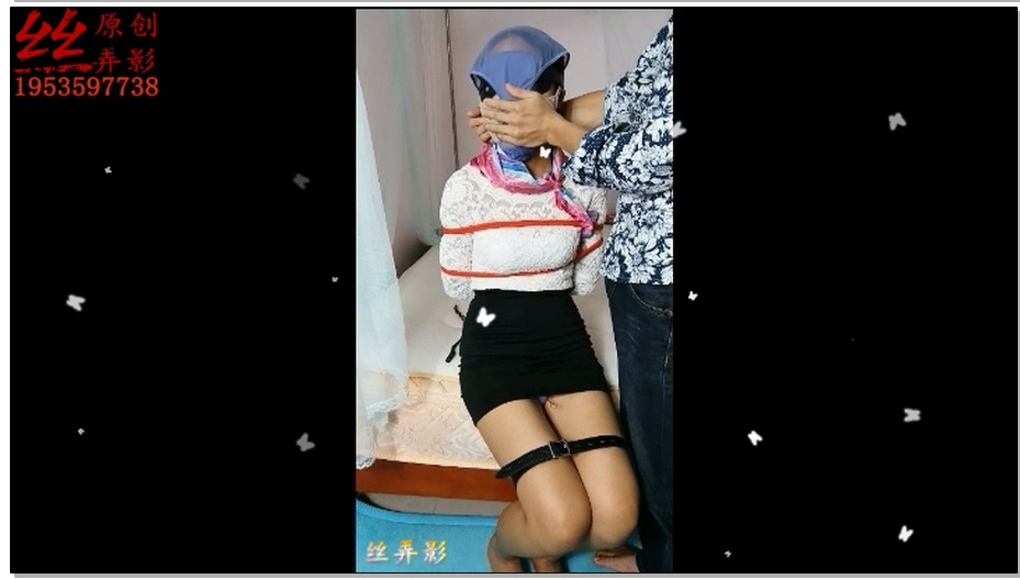 【丝弄影】肉粉色开档丝袜加原味内裤套头堵嘴捆绑 