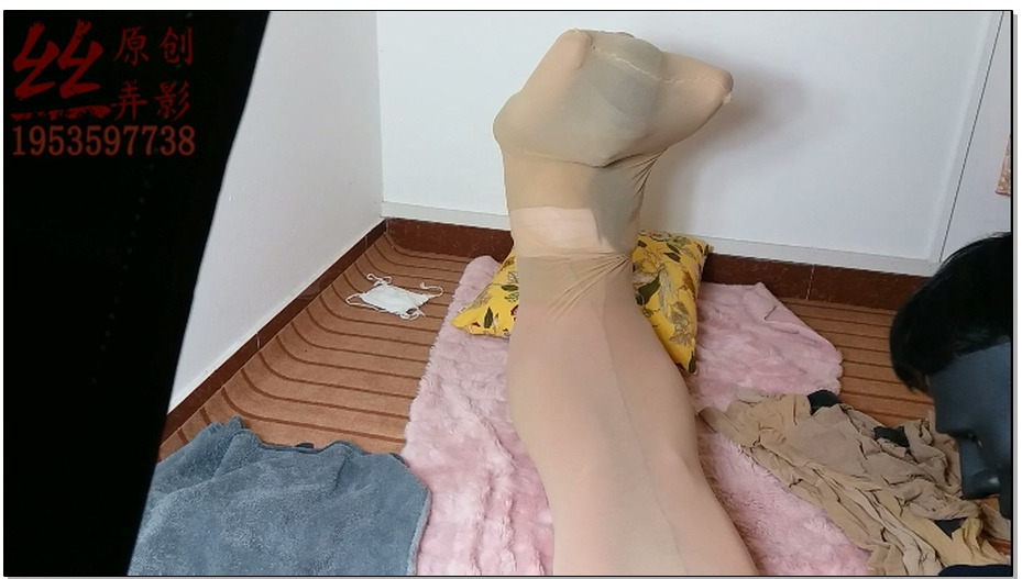 【丝弄影】人妻伮隸，枚红色连裤袜，丝袜包头袋装玩弄！