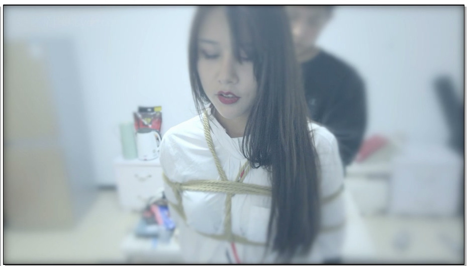 【SOLO】网红美女初捆绑