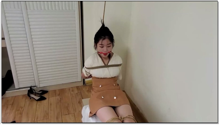 【绳舞飞扬】清纯少女俊俊捆绑堵嘴TK裸足惩罚