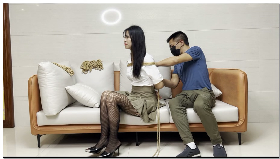 【绳仙岛原创】新人乖乖听话的萍萍第一次尝试捆绑束缚，拿毛毛刷她，她说感觉麻麻酥酥…