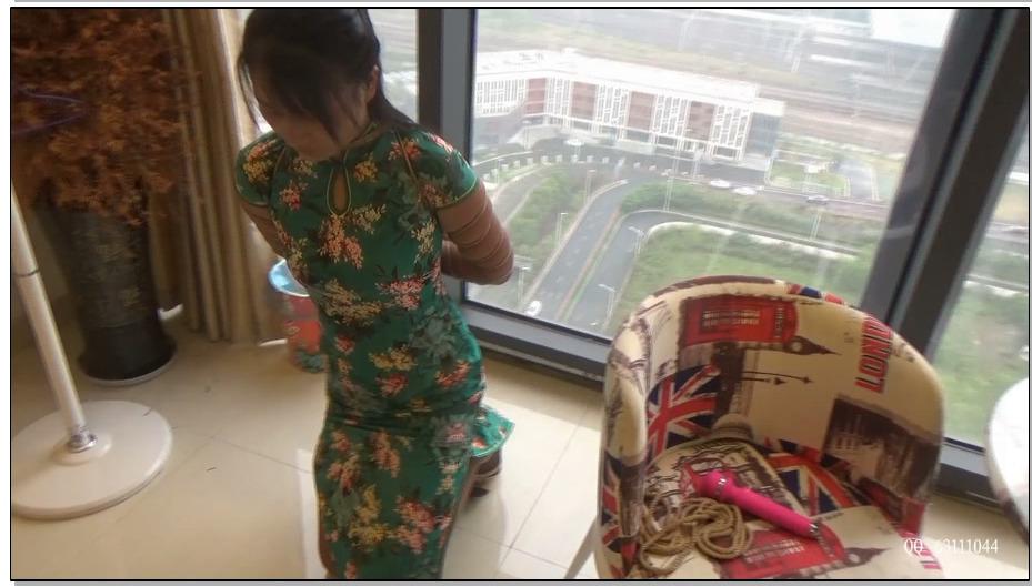 【随心原创】苏州城2 复式房绳奴T教, 红礼服全身镣铐爬行,绿旗袍超紧勒劲五花大绑悬吊