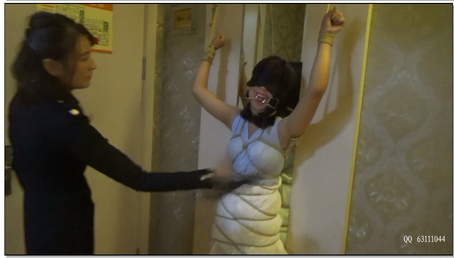 【随心原创】丽女王调女努 吊绑固定瘙痒 浑身颤抖 痒到不行,过足了整人的感觉.