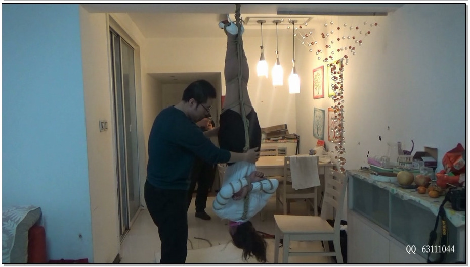 【随心原创】绳奴尝试四马悬吊和倒吊,悬吊很痛苦 头朝下倒吊忍耐到极限