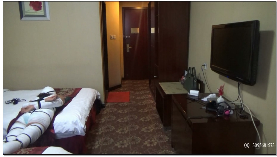 【随心原创】绷带包裹黑色绳子缠满 夹子口塞 悬空震动抽搐 黑胶带全封闭窒息的快感