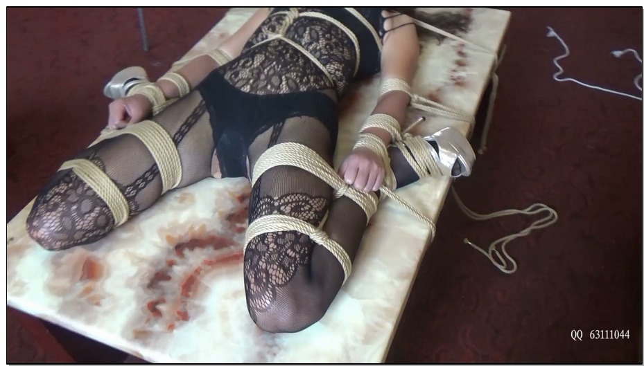 【随心原创】七色丝巾蒙面滴水 多层包裹 浸透 茶几严密固定折磨 危险的窒息游戏