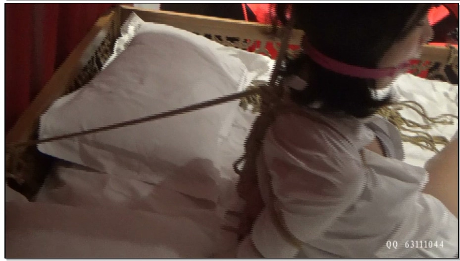 【随心原创】小M蚕丝白衬衣+肉丝五花大绑 古典木床上的蹂躏 痛苦迷离的眼神 让人怜